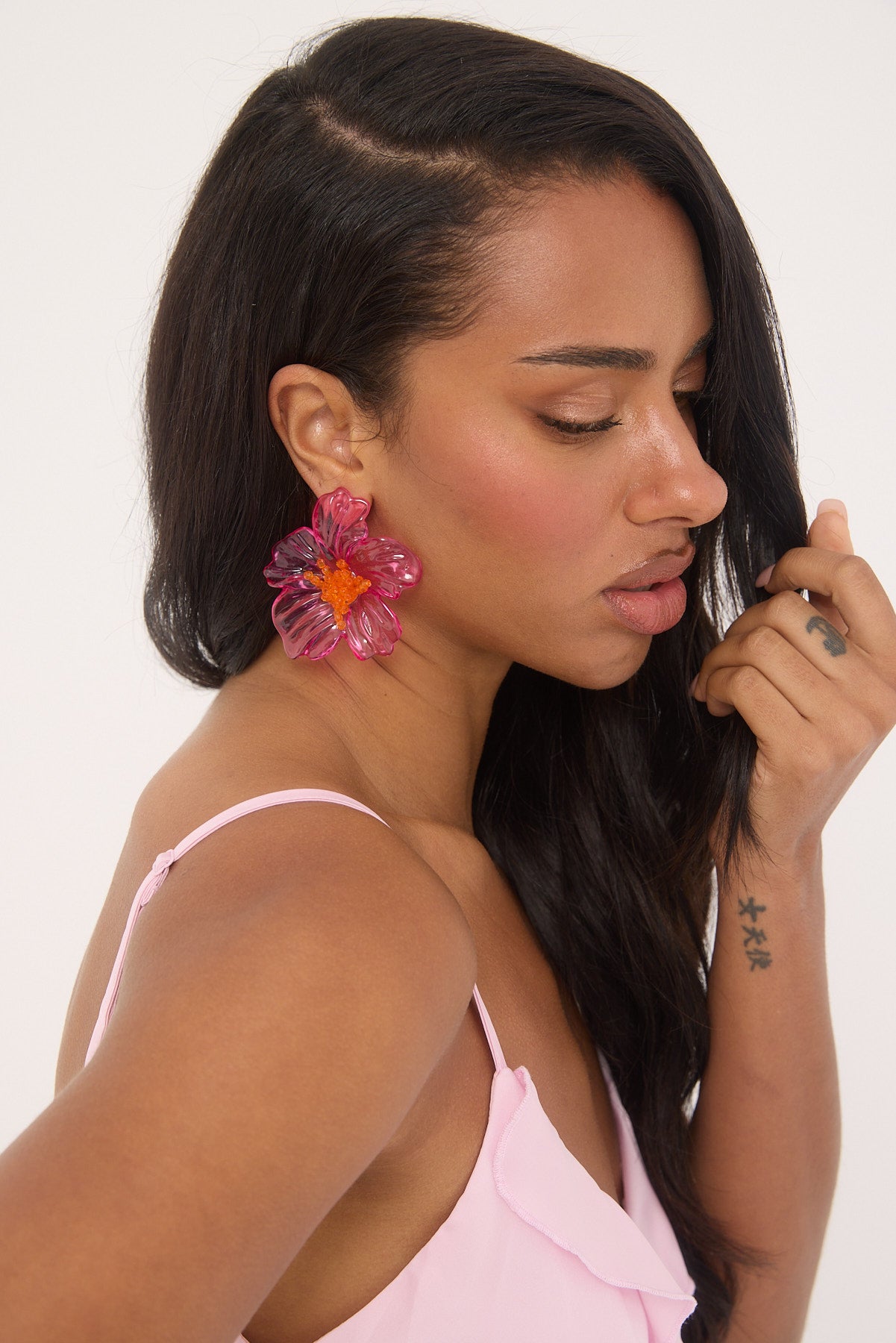 Token Petal Flower Earrings Pink